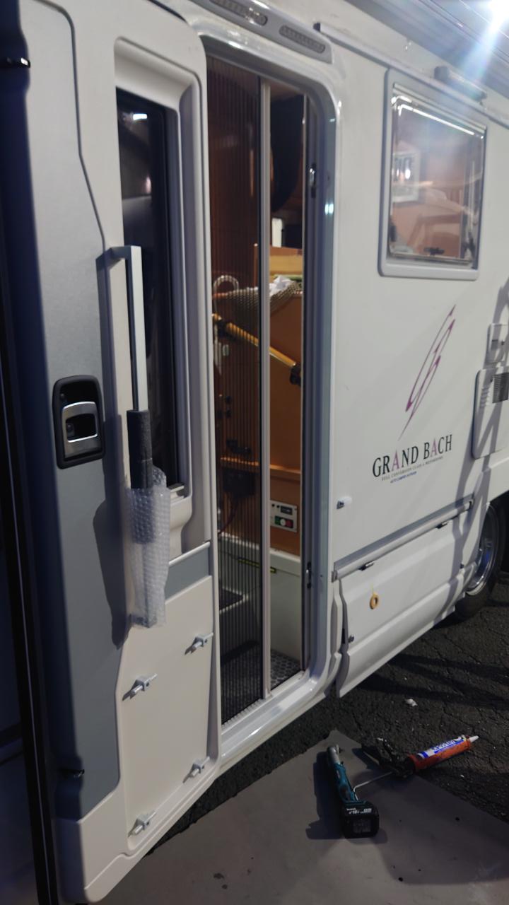 エントランスドア交換完了です。 - キャンパーK：愛知県豊川市の